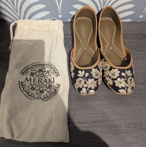 Meraki Women's Black and Gold Floral Flats